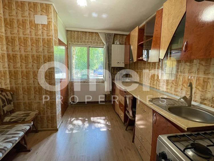 Apartament cu 3 camere decomandat, mobilat în Hotvon