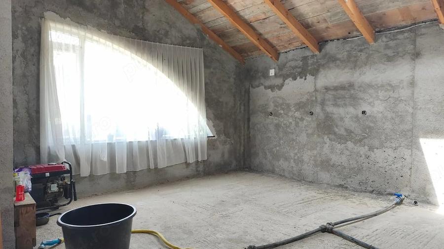 Casă cu Teren 948 Mp în Bejan