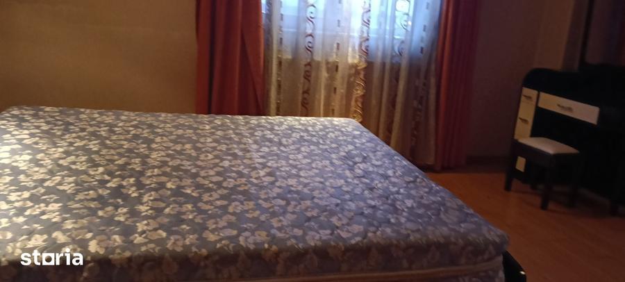 Casă cu 7 camere cu Teren 400 Mp în Dobroești