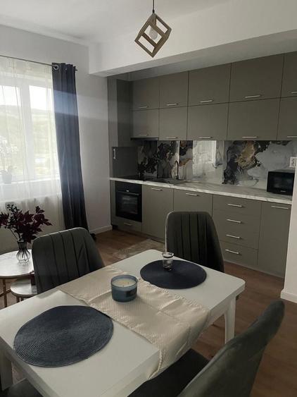 Apartament cu 3 camere decomandat în Florești