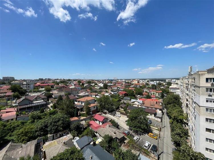 Apartament cu 3 camere decomandat, mobilat în Central