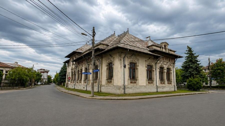 Casă individuală cu 20 camere cu Teren 1027 Mp în Democrației