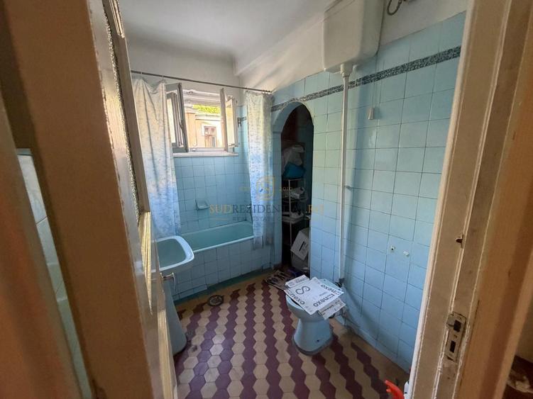 Apartament cu 4 camere semidecomandat în Universitate