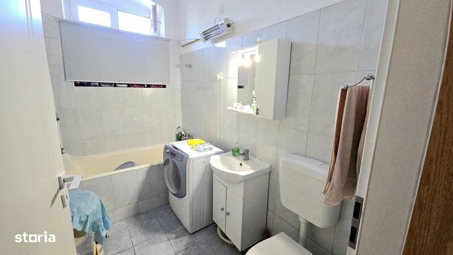 Casă cu 3 camere decomandat în Central