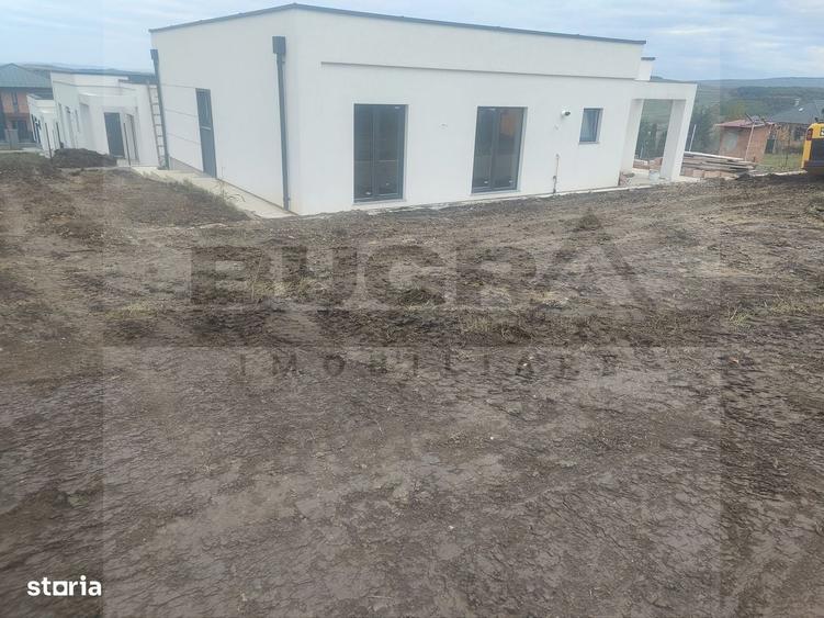 Casă individuală cu 4 camere cu Canalizare în Dezmir