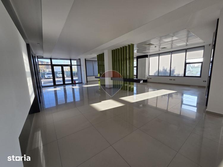 Spațiu comercial, de 600 mp, în Central