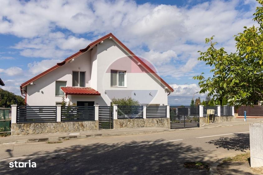 Casă cu 5 camere cu Teren 577 Mp în Bunloc