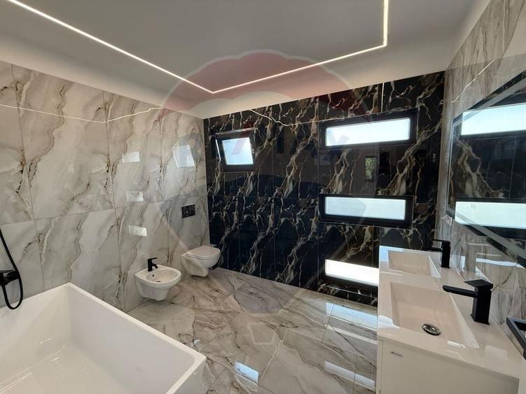 Casă individuală cu 5 camere cu Canalizare în Bariera Vâlcii