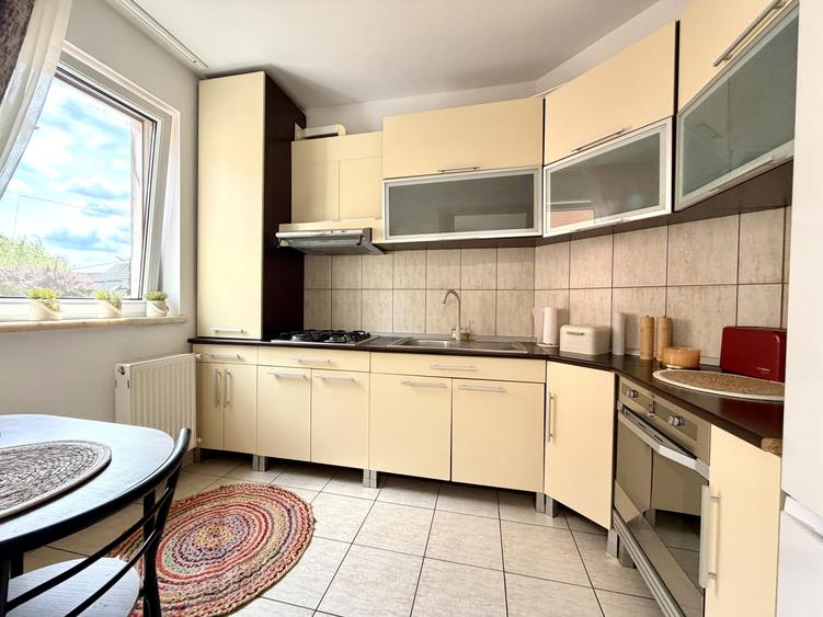 Apartament cu 3 camere decomandat, mobilat în Dumbrăvița