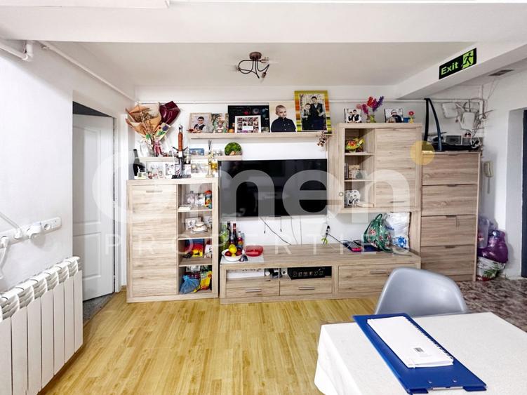 Apartament cu 4 camere decomandat, mobilat în Valea Borcutului