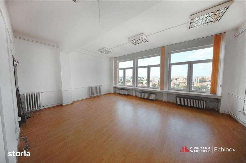 Spațiu comercial, de 3,070 mp, în Central