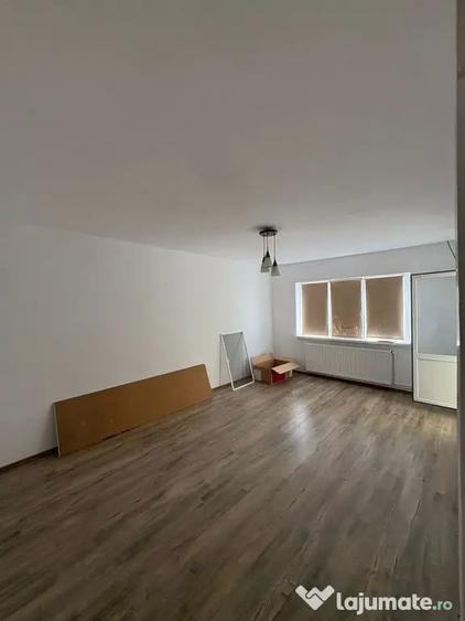 Apartament cu 2 camere decomandat în