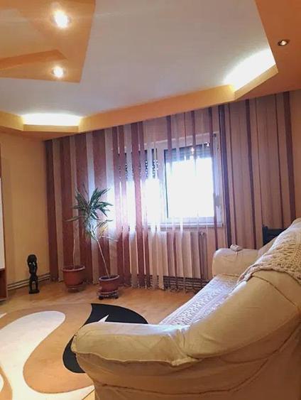 Apartament cu 3 camere decomandat, mobilat în 1 Decembrie