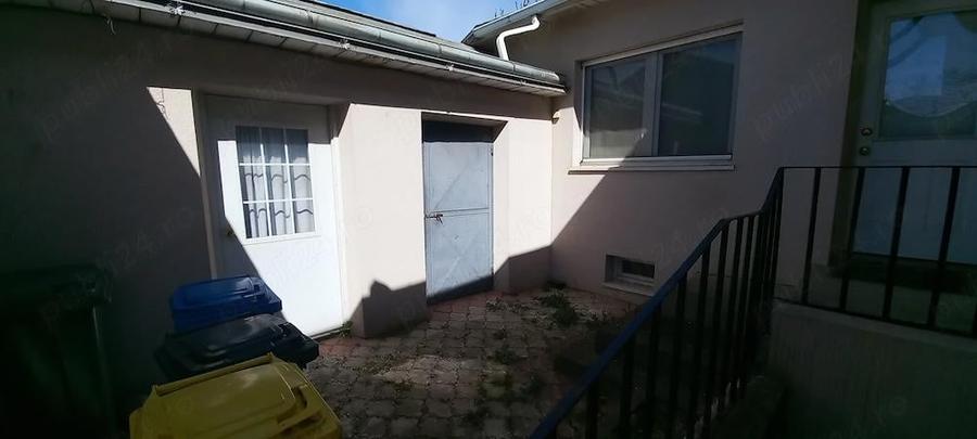 Casa de vanzare Suceava ideal AirBnB Triplex 356mp cu bai, bucatarii, utilitati separate 5 parcari - 1
