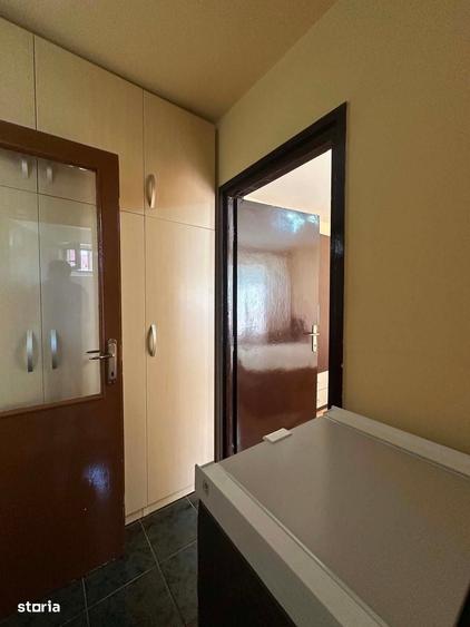 Apartament cu 3 camere semidecomandat în Careiului