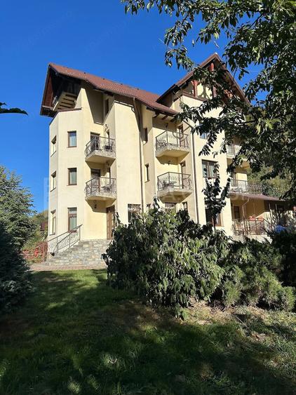 Casă cu 17 camere cu Teren 2000 Mp în Moieciu