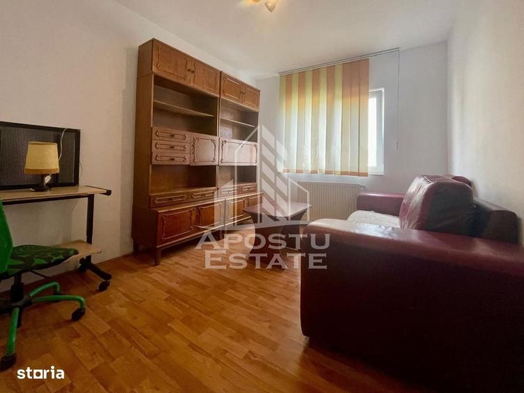 Apartament cu 3 camere decomandat în Roșia