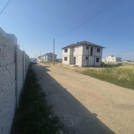 Casă cu 4 camere cu Teren 4 Mp în Mărăcineanu