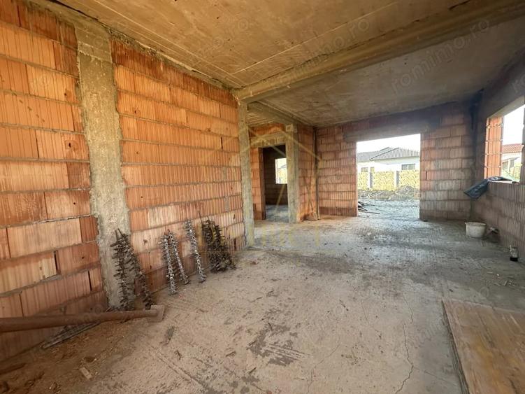 Casă cu 5 camere cu Teren 365 Mp în Central