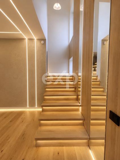 Duplex cu 5 camere cu Canalizare în Stupini
