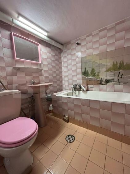 Casă individuală cu 6 camere cu Canalizare în Sud-Vest