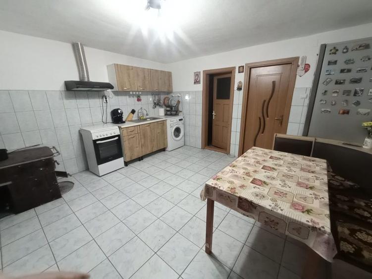 Casă cu 4 camere cu Teren 1060 Mp în Beriu