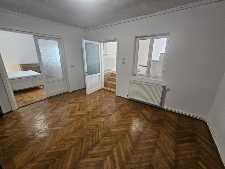 Casă individuală cu 5 camere cu Canalizare în Andrei Mureșanu