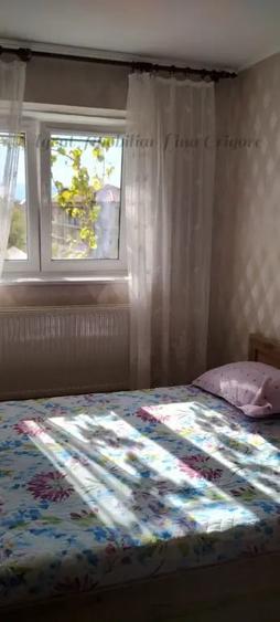 Apartament cu 5 camere decomandat în Est