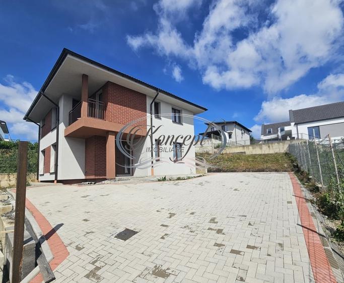 Casă individuală cu 4 camere cu Canalizare în Dezmir