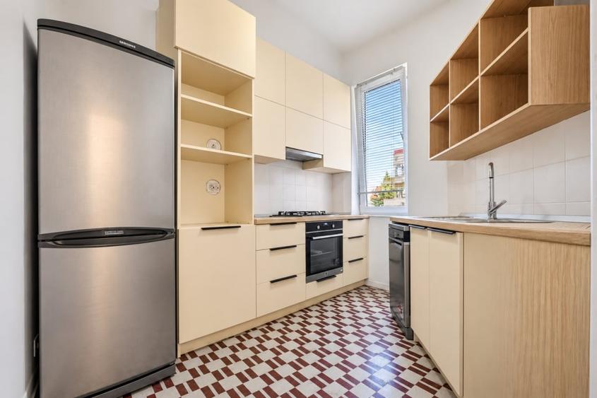Apartament cu 4 camere decomandat în Polonă
