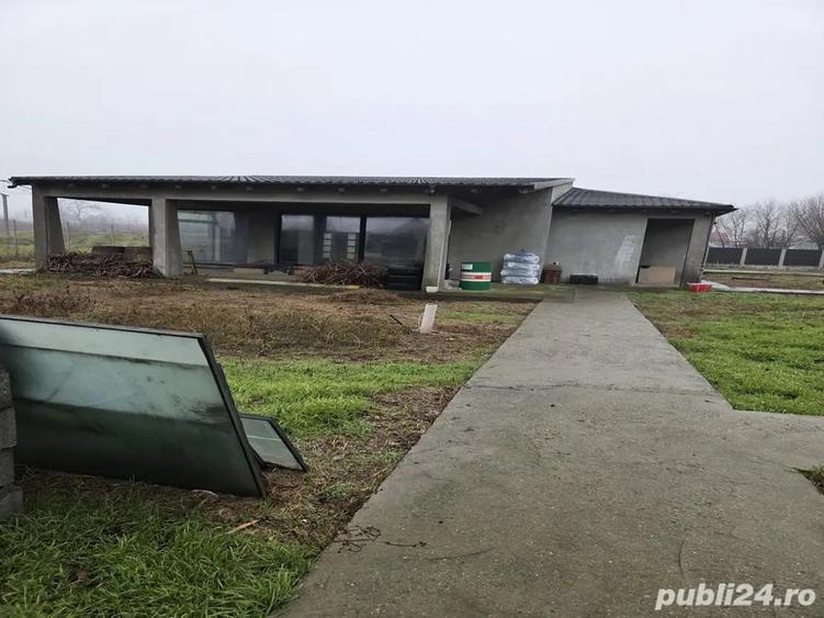 Casă cu 4 camere cu Teren 1700 Mp în Școlilor