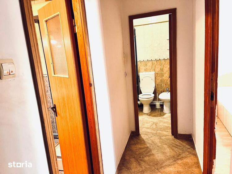 Apartament cu 3 camere semidecomandat în Mircea cel Bătrân
