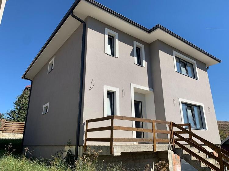 Casă individuală cu 5 camere cu Garaj în Chinteni