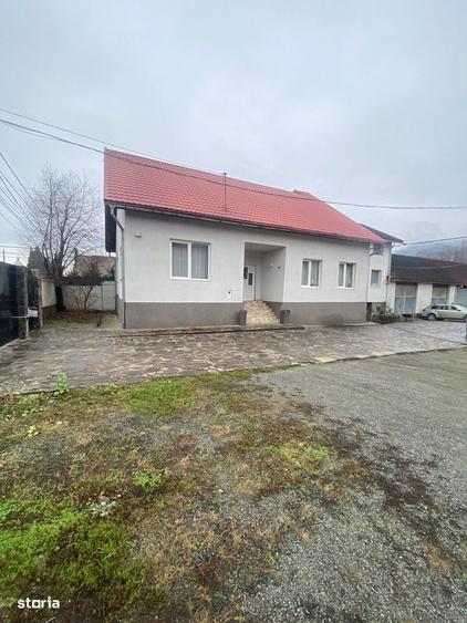 Casă cu 4 camere în Tăuții de Sus