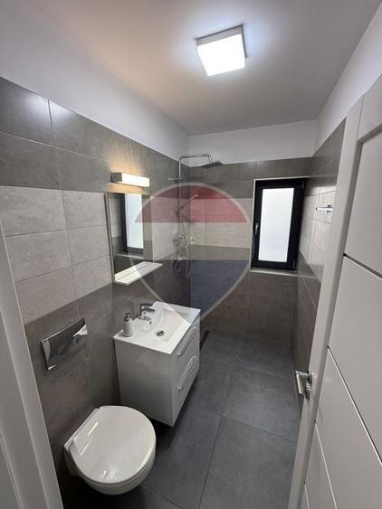 Casă individuală cu 13 camere cu Teren 600 Mp în Zorilor