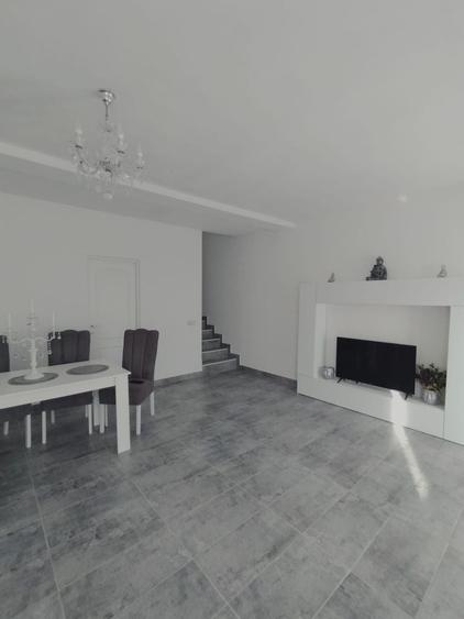 Casă cu 3 camere în Central