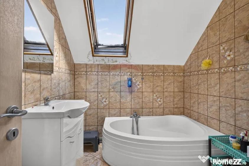 Casă cu 4 camere cu Teren 403 Mp în Central