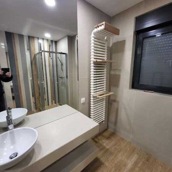 Casă individuală cu 6 camere cu Canalizare în Central