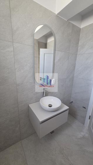 Apartament cu 3 camere semidecomandat, mobilat în Florești
