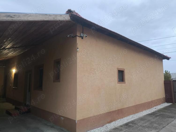 Casă cu 5 camere cu Teren 1439 Mp în Central