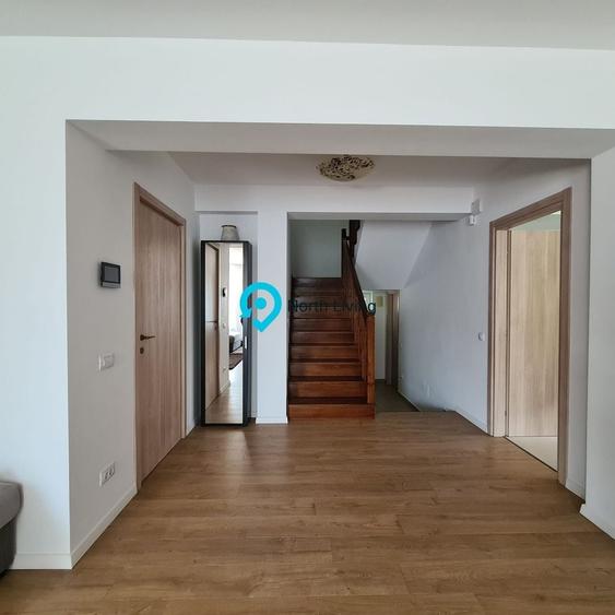 Casă individuală cu 5 camere cu Canalizare în Central