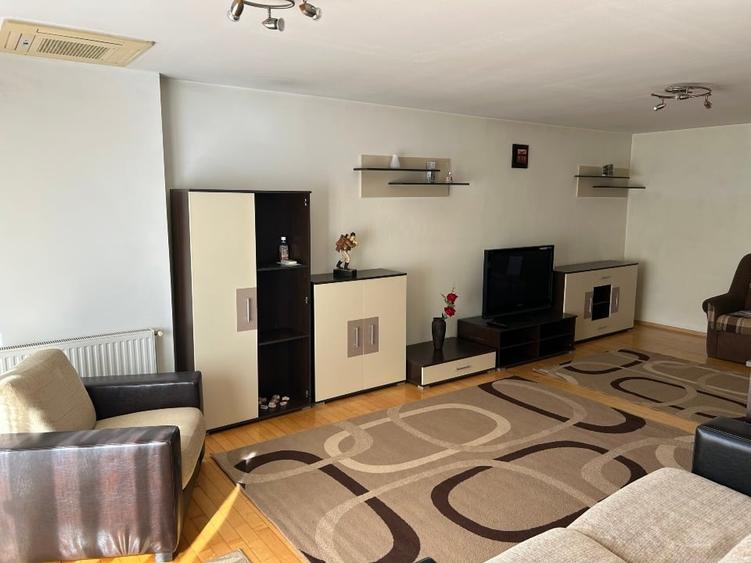 Apartament cu 3 camere decomandat, mobilat în Centrul Civic