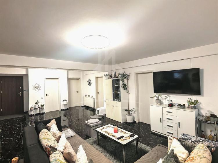 Penthouse cu 4 camere decomandat, mobilat în Mihai Viteazul