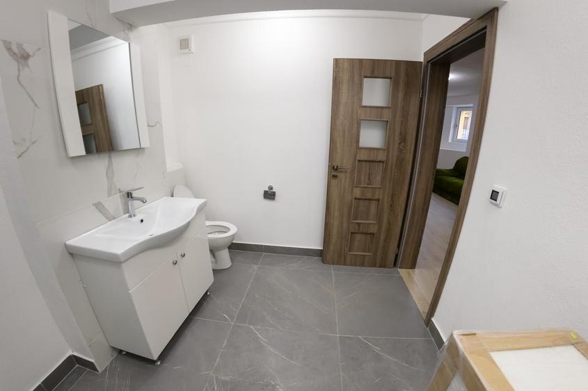 Apartament cu 3 camere, mobilat în Central