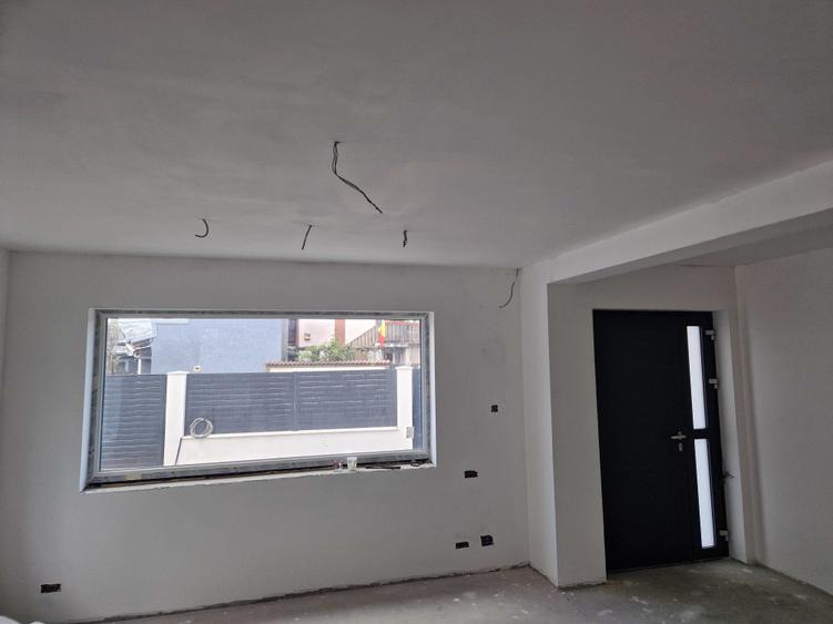 Casă cu 4 camere cu Teren 220 Mp în Pantelimon