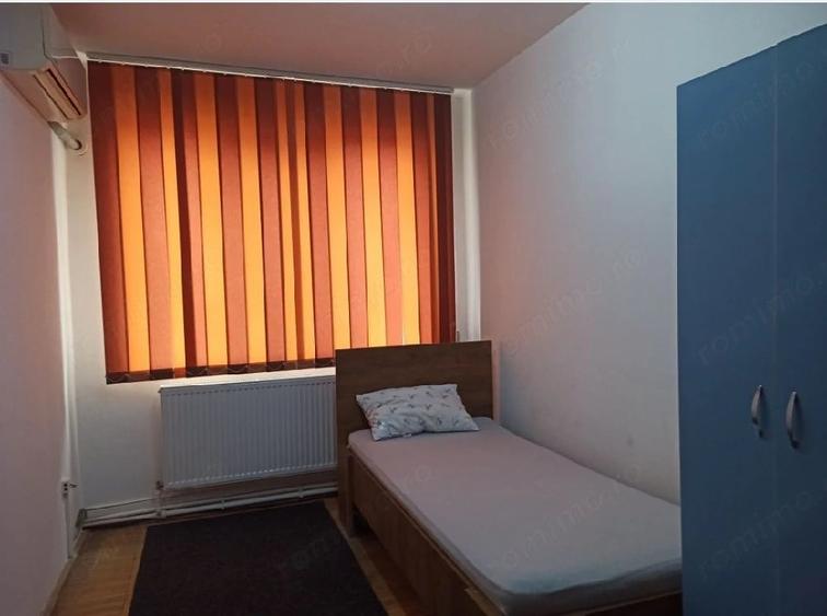 Casă cu 15 camere cu Teren 1000 Mp în Central
