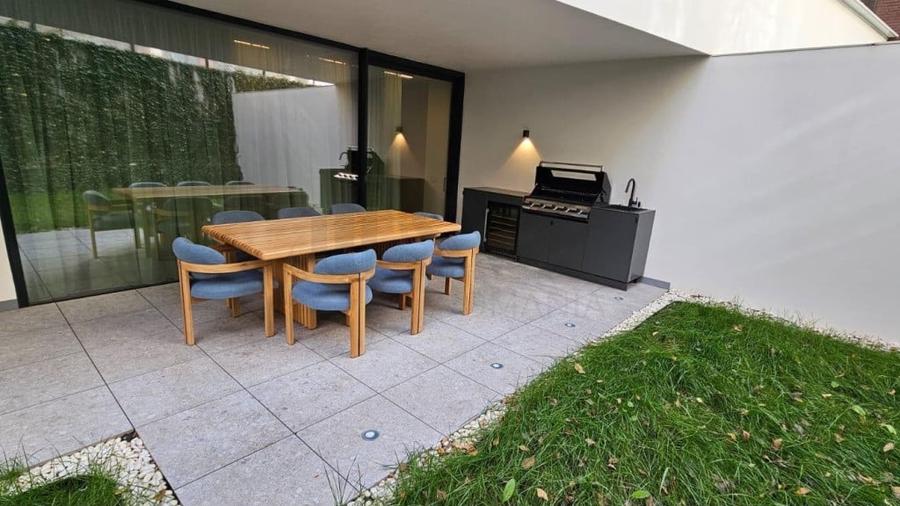 Apartament cu 4 camere semidecomandat în Dorobanți