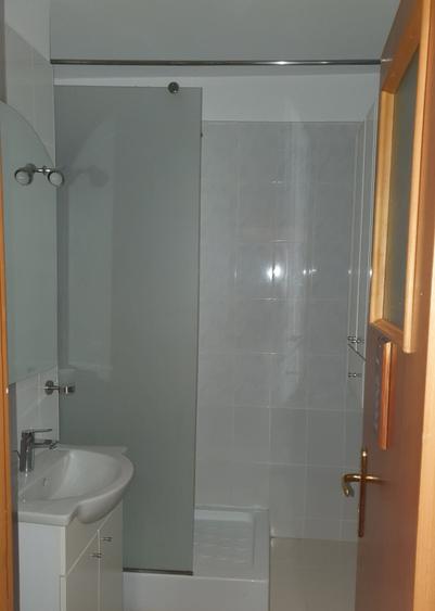 Apartament cu 3 camere decomandat în Obor