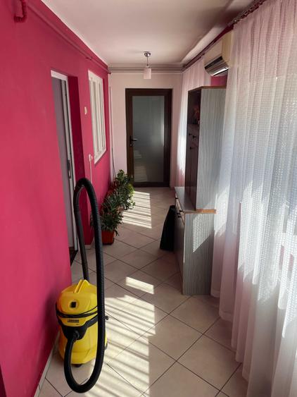 Casă cu 4 camere în Exterior Vest