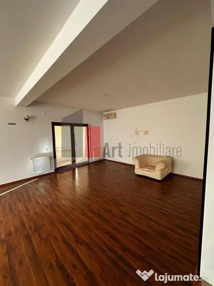 Casă cu 5 camere cu Teren 476 Mp în Dudu